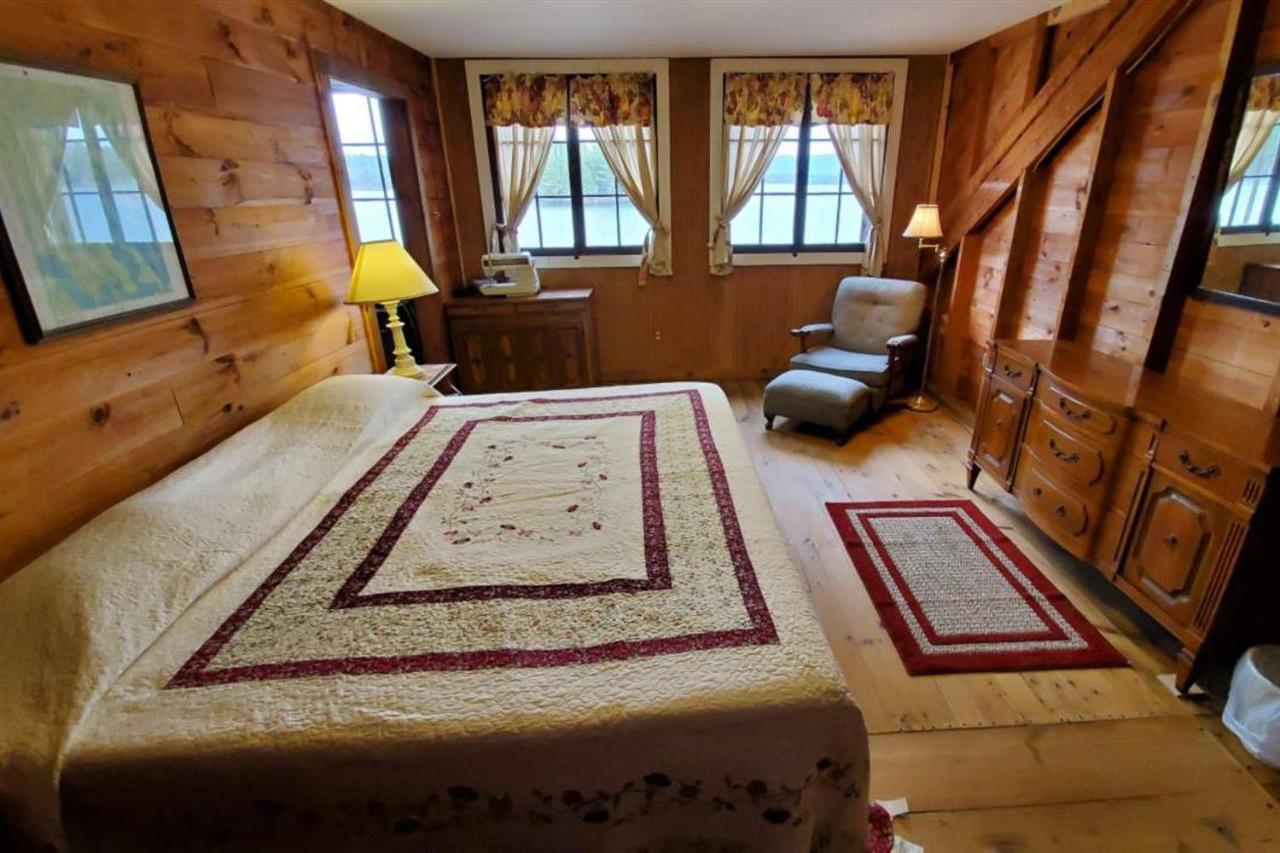Meredith Lakefront Lodge On Lake Winnipesaukee Esterno foto