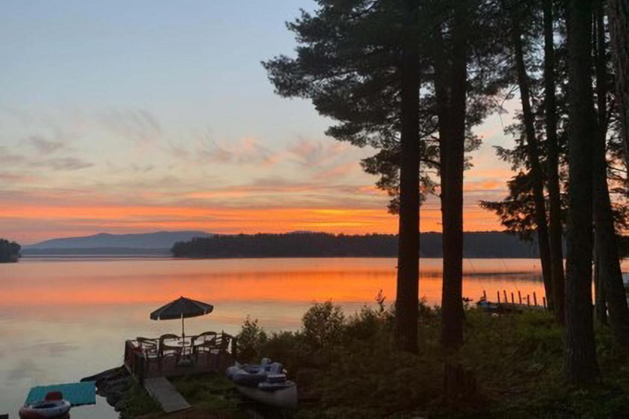 Meredith Lakefront Lodge On Lake Winnipesaukee Esterno foto